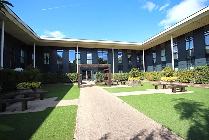 1 Bedroom Flat For Sale In Clivemont Road, Maidenhead, SL6