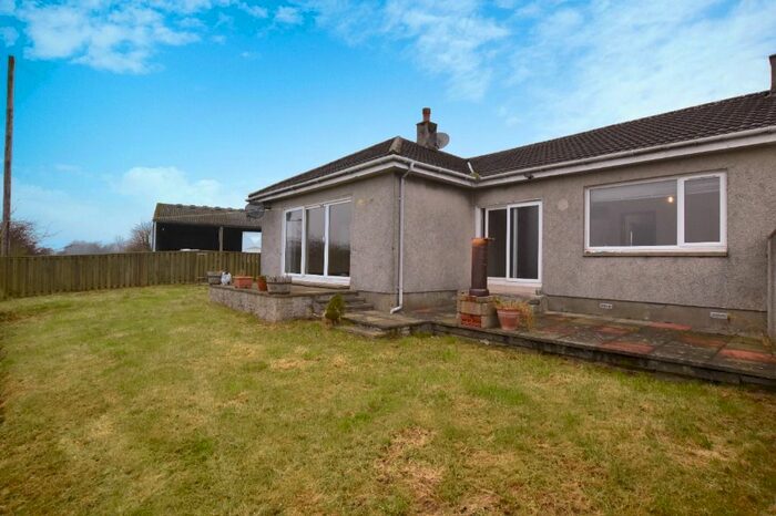 3 Bedroom Cottage To Rent In Lawmuir Farm, Hardgate, Glasgow G81