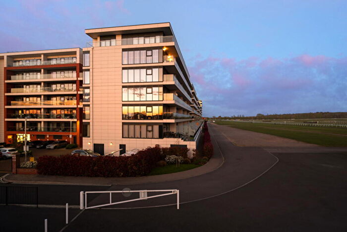 2 Bedroom Flat For Sale In Kingman Way, Newbury, RG14