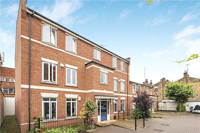 2 Bedroom Flat To Rent In Macleod Street, London, SE17