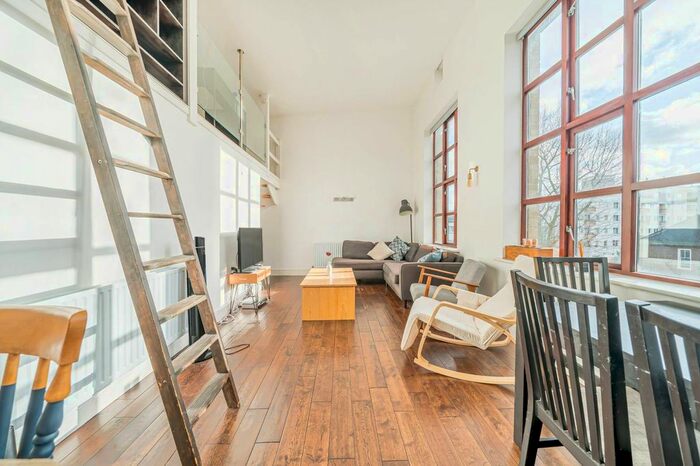 2 Bedroom Flat To Rent In Mill Street, Shad Thames, London, SE1