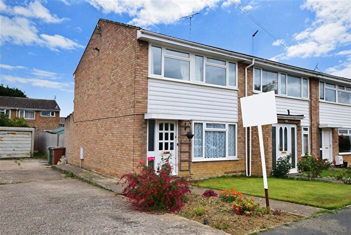 3 Bedroom Semi-Detached House For Sale In Knaves Acre, Headcorn, Kent, TN27