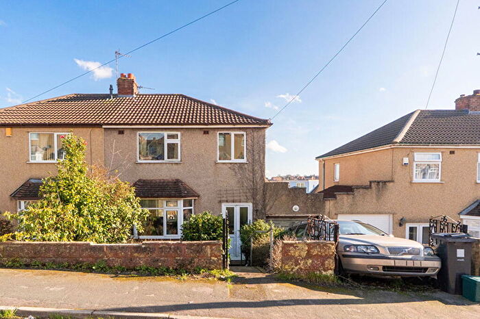 3 Bedroom Semi Detached House For Sale In Cotswold View, Kingswood, Bristol, BS15