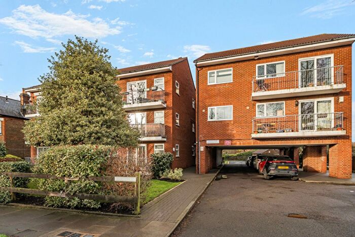 2 Bedroom Flat For Sale In Kings Hall Road, Beckenham, BR3