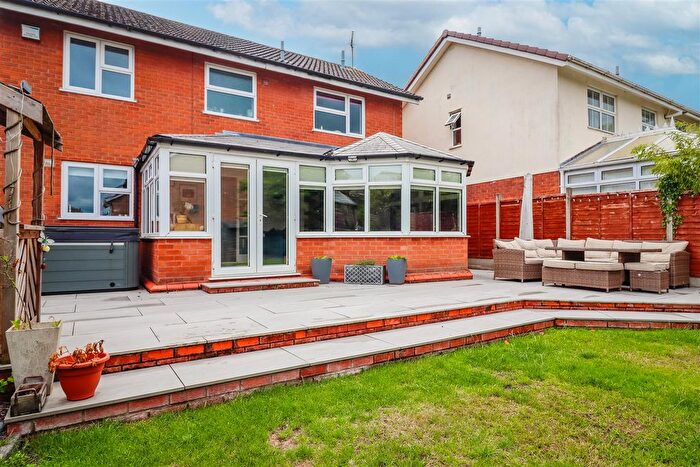 4 Bedroom Detached House For Sale In Coopers Walk, Bubbenhall, CV8