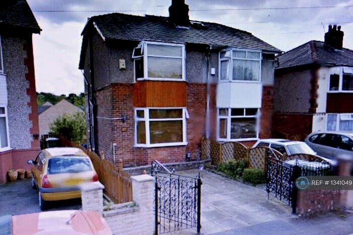 2 Bedroom Semi-Detached House To Rent In Woodhouse Grove, Huddersfield, HD2