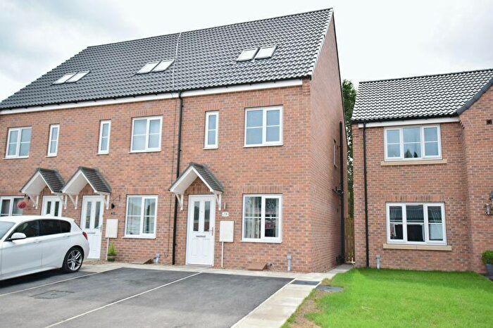 3 Bedroom End Of Terrace House To Rent In Woodside Drive, Scunthorpe, DN17