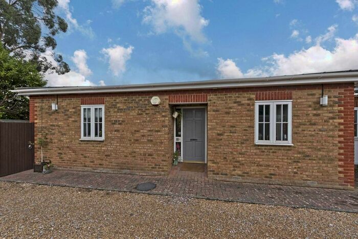 2 Bedroom Bungalow To Rent In Fernside, Thames Ditton, KT7