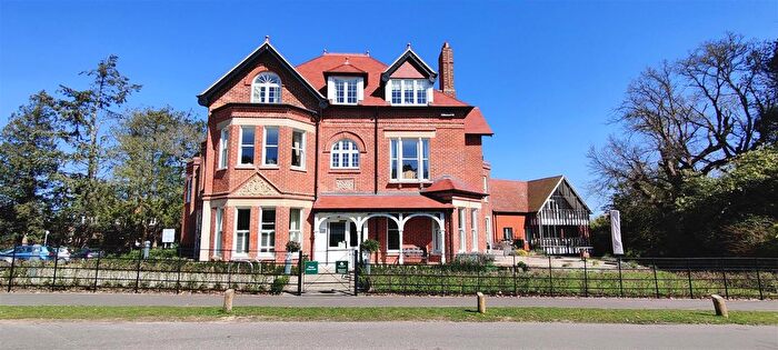 2 Bedroom Flat To Rent In The Rise, Brockenhurst, SO42