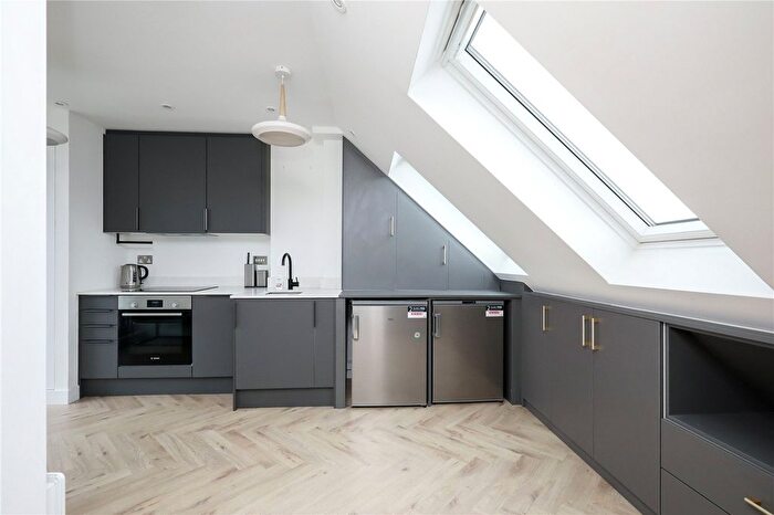 1 Bedroom Flat For Sale In Walton Way, London, W3