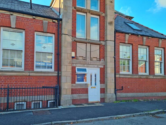 3 Bedroom Apartment To Rent In Beal Lane, Shaw, OL2