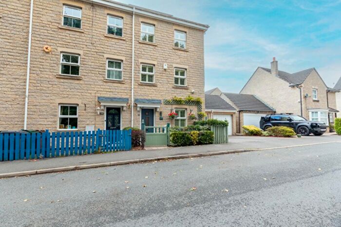 3 Bedroom End Of Terrace House For Sale In Swan Avenue, Bingley, West Yorkshire, BD16