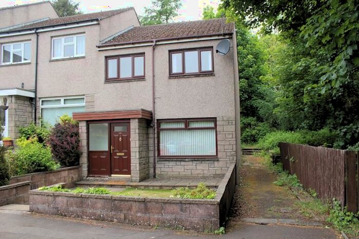 3 Bedroom End Of Terrace House To Rent In Whitburn Place, Dundee, DD3