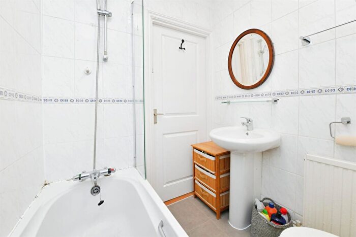 1 Bedroom Flat For Sale In Emma Place, Plymouth, PL1