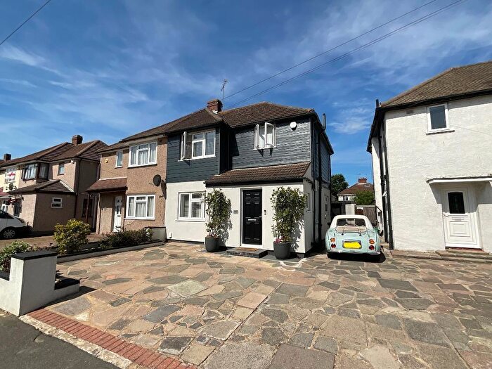 3 Bedroom Semi Detached House For Sale In South End Road, Hornchurch, Essex, RM12