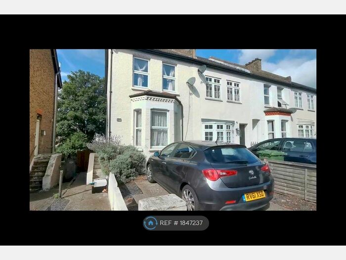 2 Bedroom End Of Terrace House To Rent In Page Heath Villas, Bromley, BR1
