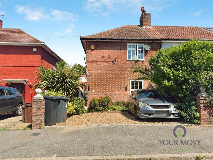 3 Bedroom End Of Terrace House For Sale In Bideford Road, Bromley, Kent, BR1