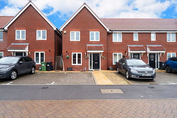 3 Bedroom Terraced House For Sale In Yarrow Close, Didcot, OX11