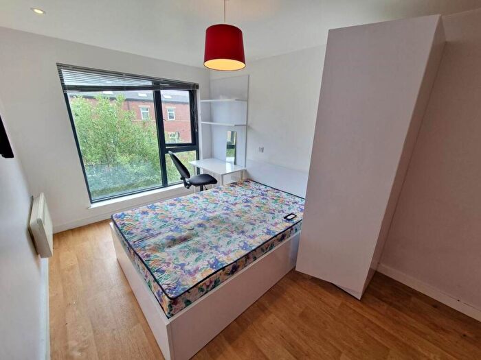 Studio To Rent In St Michaels Lane, Headingley, Leeds, LS6