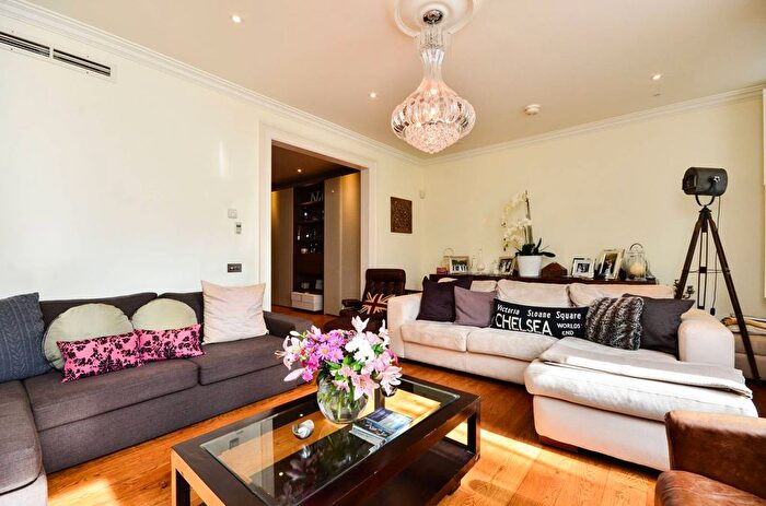 2 Bedroom Flat To Rent In Courtfield Gardens, South Kensington, London, SW5