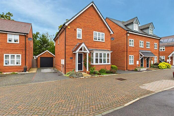 3 Bedroom Detached House For Sale In Dragonfly Chase, Sandhurst, Berkshire, GU47