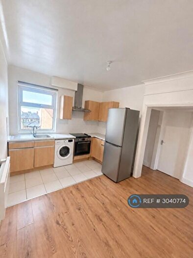 2 Bedroom Flat To Rent In Aldborough Road South, Ilford, IG3