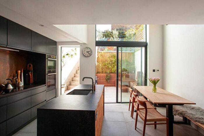 3 Bedroom End Of Terrace House For Sale In London, SE24