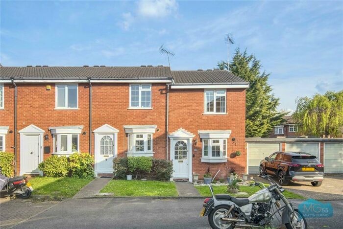 2 Bedroom End Of Terrace House To Rent In Firs Avenue, Friern Barnet, London, N11