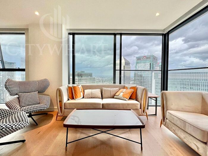 3 Bedroom Flat To Rent In Apartment, Hampton Tower, Marsh Wall, London, E14