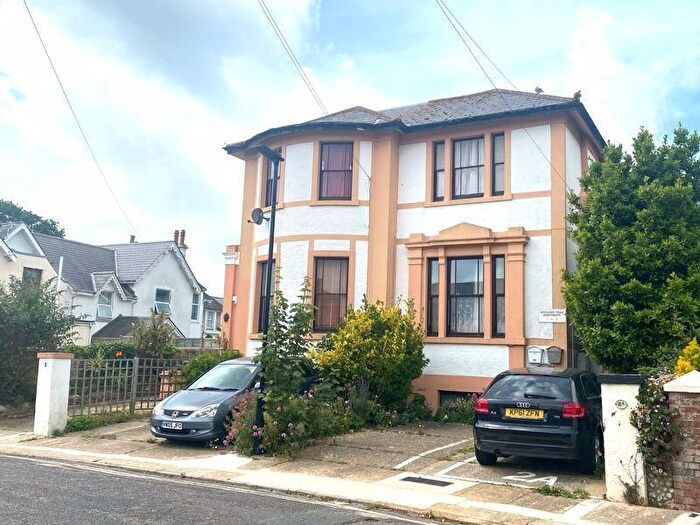 1 Bedroom Flat To Rent In Royal Crescent, Sandown, PO36