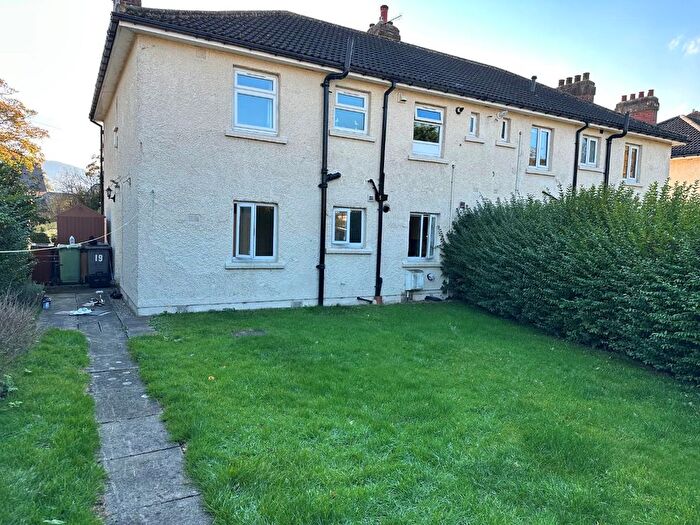 2 Bedroom Flat To Rent In Weston Lane, Otley, LS21