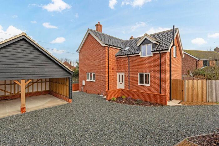 4 Bedroom Detached House For Sale In West Road, Ormesby, Great Yarmouth, NR29