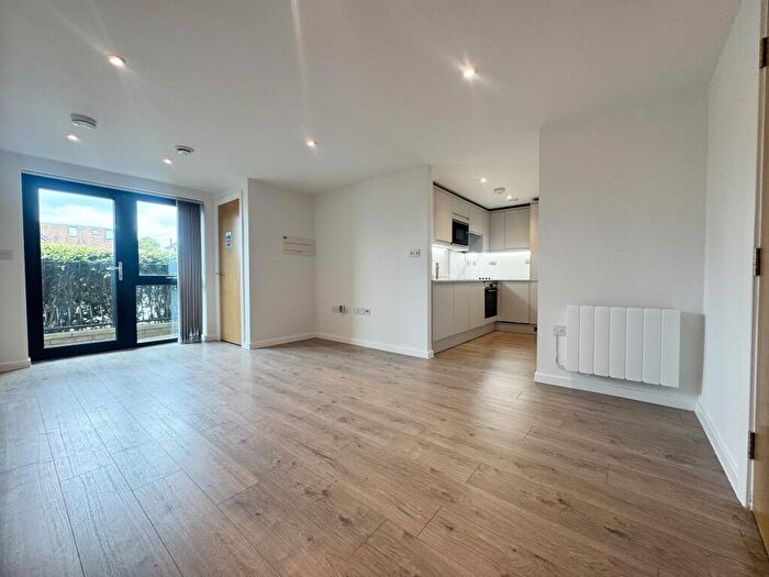 Apartment To Rent In Newmarket Road, Cambridge, CB5