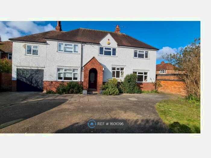 4 Bedroom Detached House To Rent In Bromham Road, Bedford, MK40