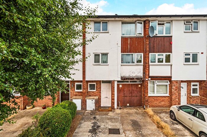 5 Bedroom Terraced House For Sale In Guildford, Surrey, GU2