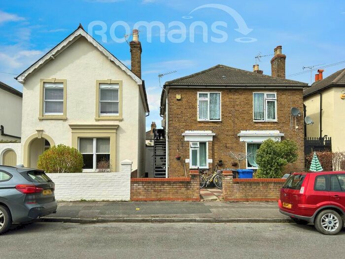 3 Bedroom Maisonette To Rent In Vicarage Road, SL6