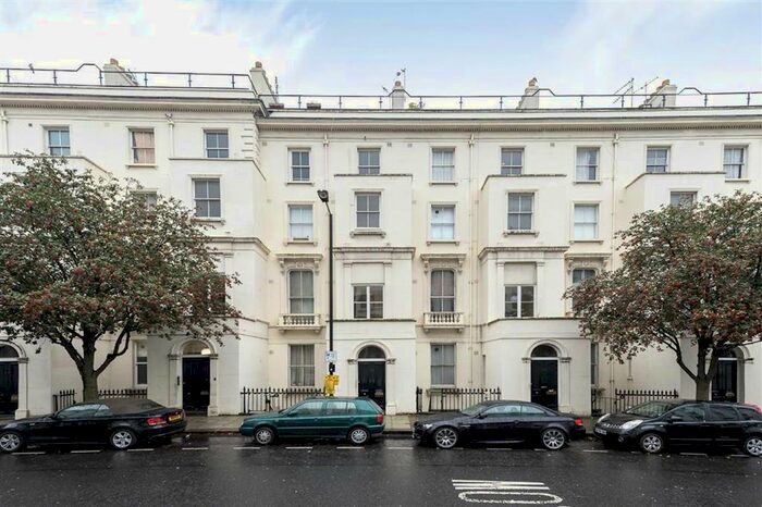 3 Bedroom Flat To Rent In Porchester Square, London, W2