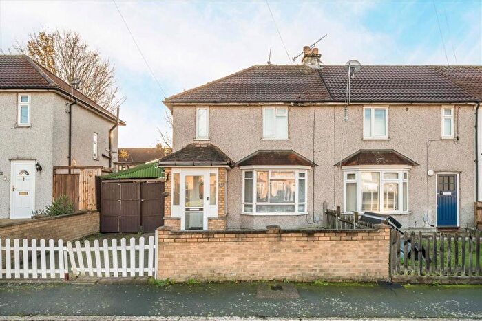 3 Bedroom Semi Detached House To Rent In Kingsholm Gardens, Eltham, SE9