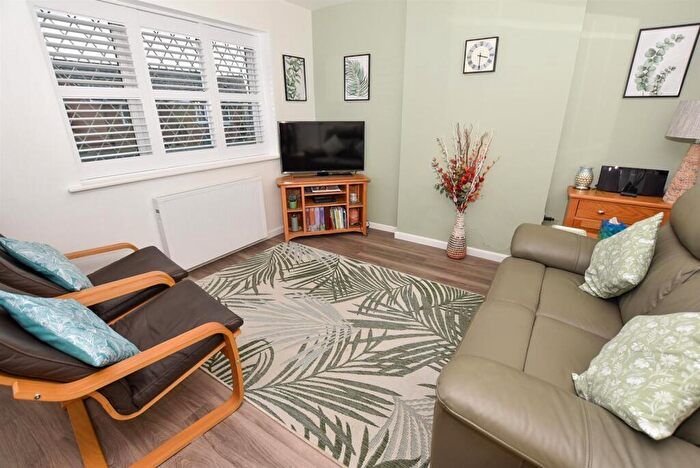 2 Bedroom Semi-Detached Bungalow For Sale In Shetland Drive, Bromborough, CH62