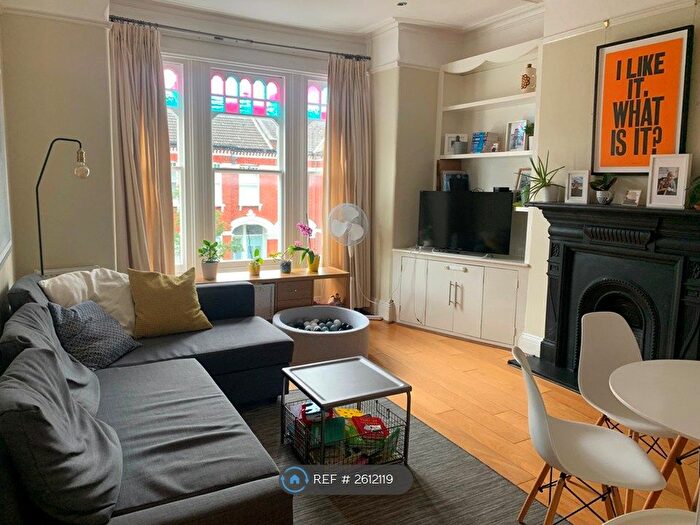 2 Bedroom Flat To Rent In Tooting Bec, London, SW17