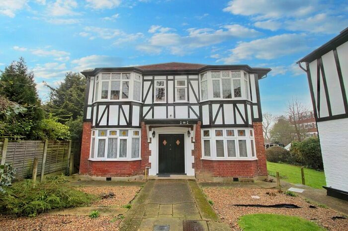 2 Bedroom Apartment To Rent In Gordon Road, London, E18