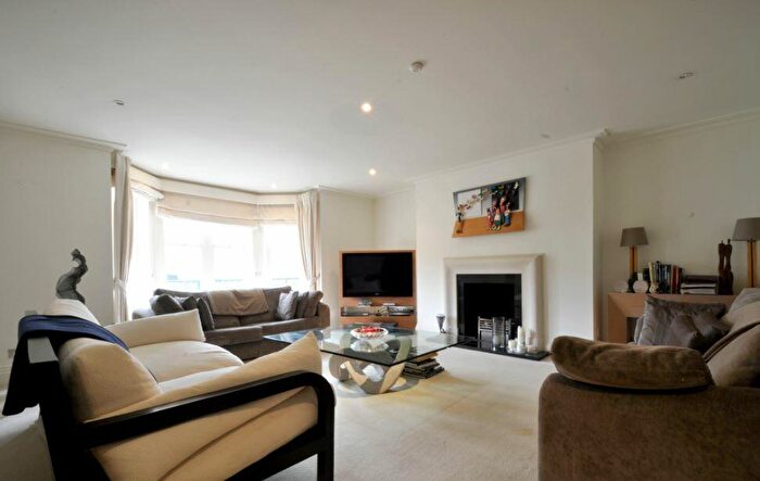 5 Bedroom Semi-Detached House To Rent In Mountview Close Hampstead Garden Suburb, NW11