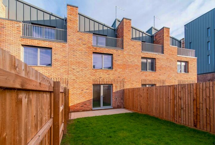 4 Bedroom Town House To Rent In Culvert Rise, Nottingham, NG2