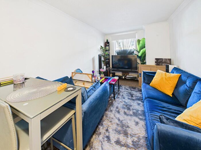 1 Bedroom Apartment For Sale In Watermoor Road, Cirencester, GL7