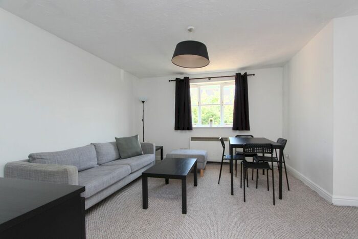 2 Bedroom Flat To Rent In Simms Gardens, London, N2
