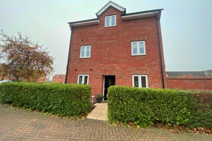4 Bedroom Property To Rent In Eustace Close, Bedford, MK42