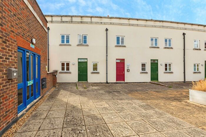2 Bedroom Flat For Sale In Wedgewood Street, Aylesbury, HP19
