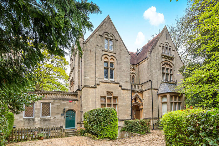 2 Bedroom Apartment To Rent In Bath Road, RG1