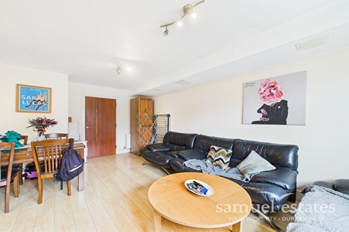 2 Bedroom Flat To Rent In Dreadnought Close, Colliers Wood, SW19