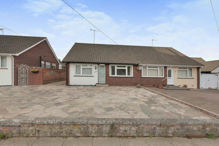 2 Bedroom Semi-Detached Bungalow To Rent In Pinewood Avenue, Leigh-On-Sea, SS9